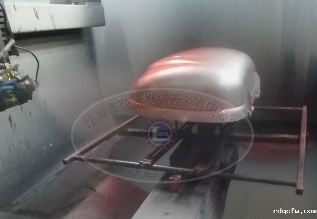 摩托车后备箱自动喷涂