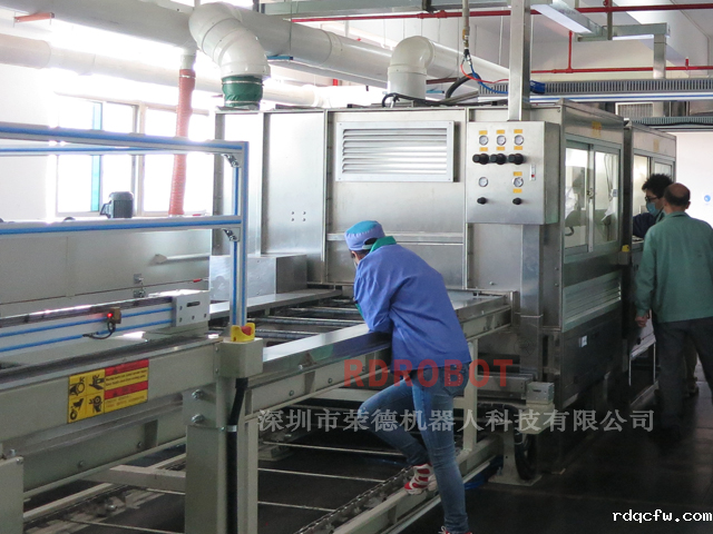 自动喷胶喷砂生产线