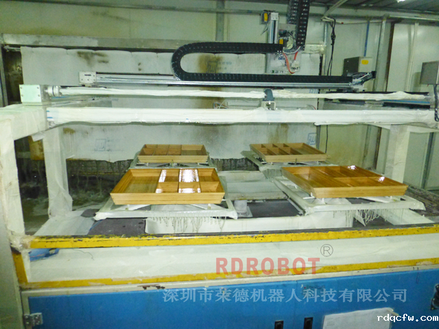 竹筐往复式自动喷漆机