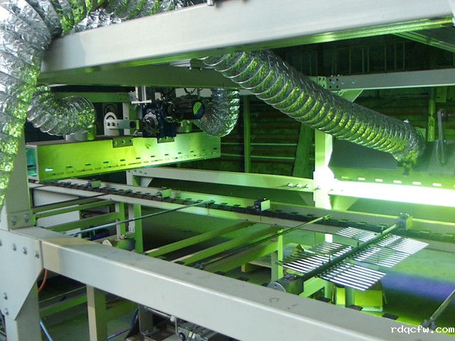 自动UV喷涂生产线