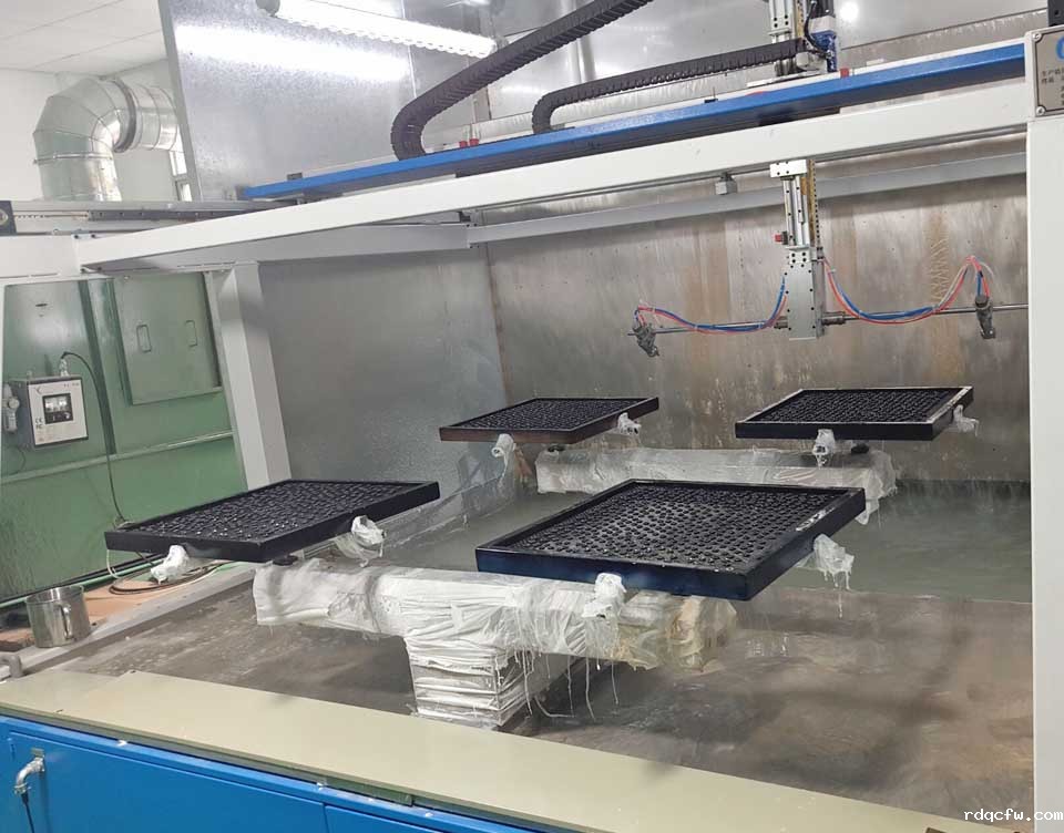 衣服饰品纽扣自动喷漆设备